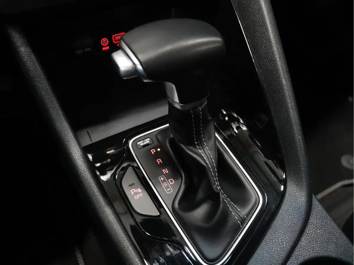 1.6 GDi Hybrid DynamicLine [APPLE CARPLAY, ANDROID, CRUISE CONTROL, CAMERA, CLIMATE CONTROL, NAVIGATIE, BLUETOOTH, HALF LEDER, RADIO, NIEUWSTAAT]