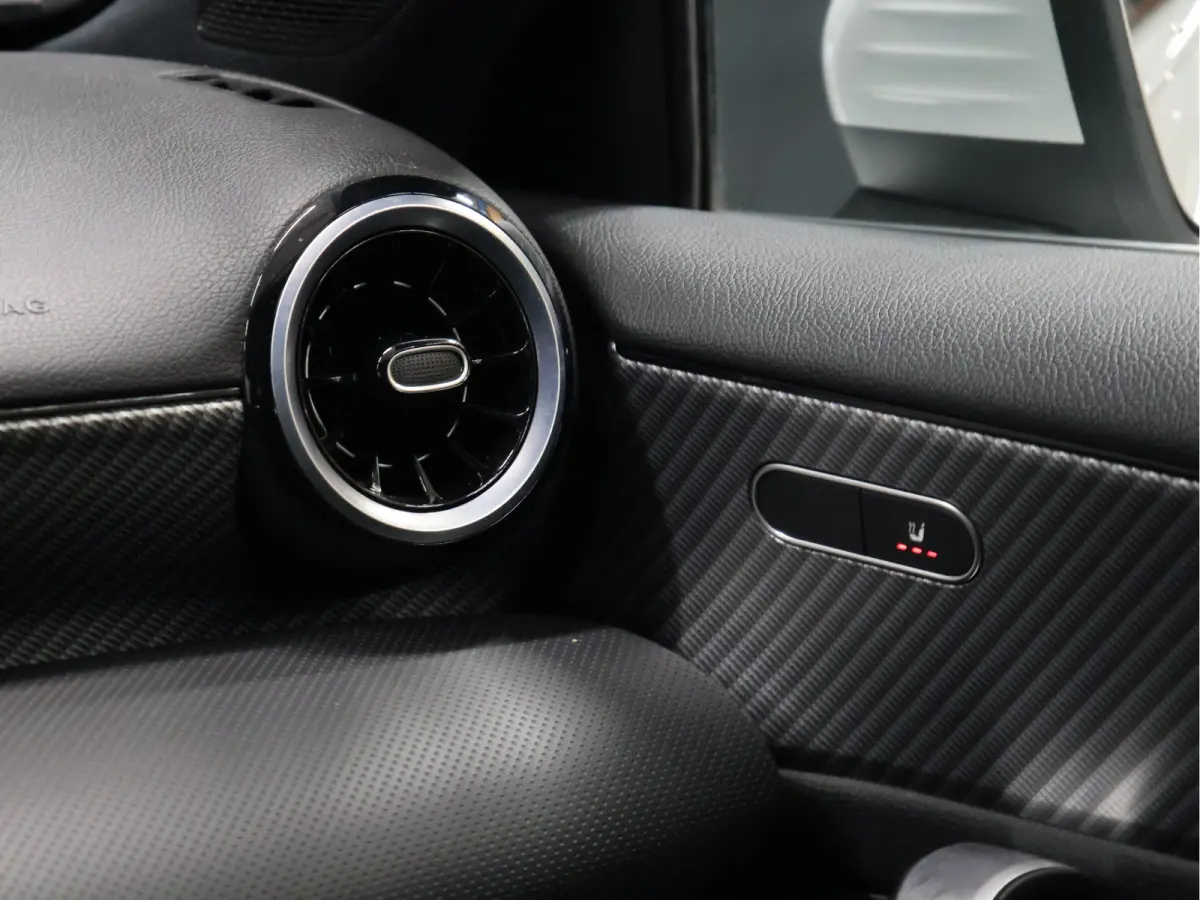 180 Business Line [SCHUIFKANTELDAK, 360 CAMERA, STOELVERWARMING, CRUISE CONTROL, DIGITAL DASH, CLIMATE CONTROL, BLUETOOTH, NAVIGATIE, LED, NIEUWSTAAT]