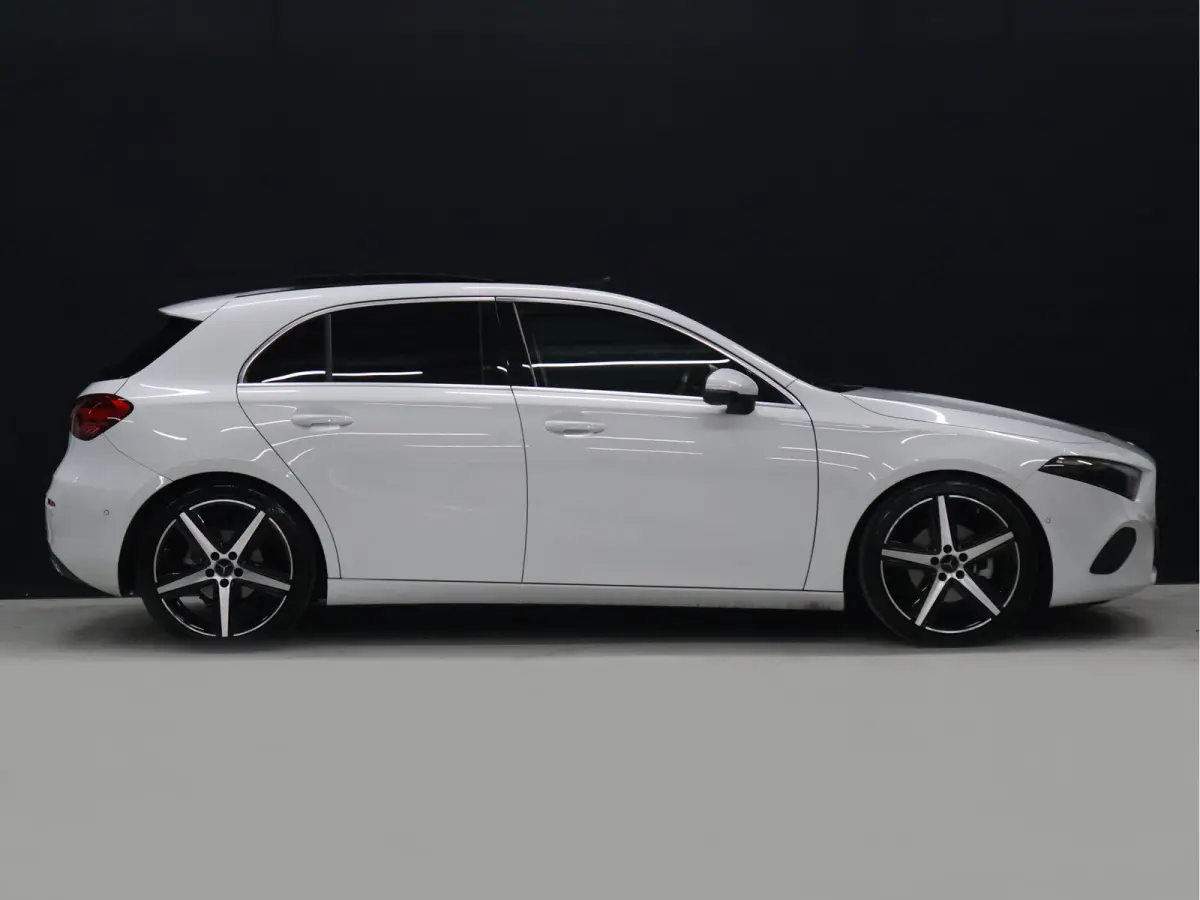 180 Business Line [SCHUIFKANTELDAK, 360 CAMERA, STOELVERWARMING, CRUISE CONTROL, DIGITAL DASH, CLIMATE CONTROL, BLUETOOTH, NAVIGATIE, LED, NIEUWSTAAT]
