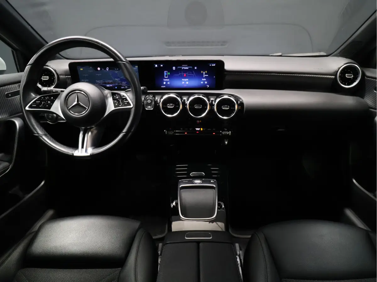 180 Business Line [SCHUIFKANTELDAK, 360 CAMERA, STOELVERWARMING, CRUISE CONTROL, DIGITAL DASH, CLIMATE CONTROL, BLUETOOTH, NAVIGATIE, LED, NIEUWSTAAT]