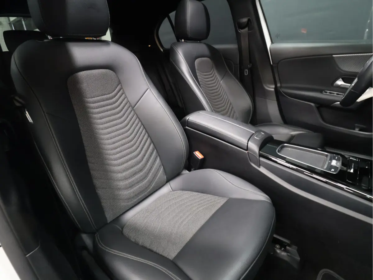 180 Business Line [SCHUIFKANTELDAK, 360 CAMERA, STOELVERWARMING, CRUISE CONTROL, DIGITAL DASH, CLIMATE CONTROL, BLUETOOTH, NAVIGATIE, LED, NIEUWSTAAT]