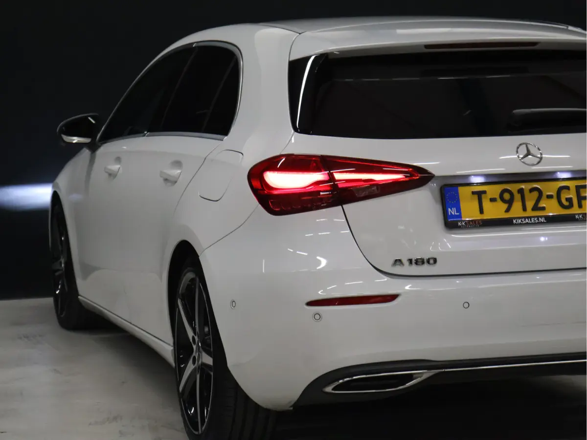 180 Business Line [SCHUIFKANTELDAK, 360 CAMERA, STOELVERWARMING, CRUISE CONTROL, DIGITAL DASH, CLIMATE CONTROL, BLUETOOTH, NAVIGATIE, LED, NIEUWSTAAT]