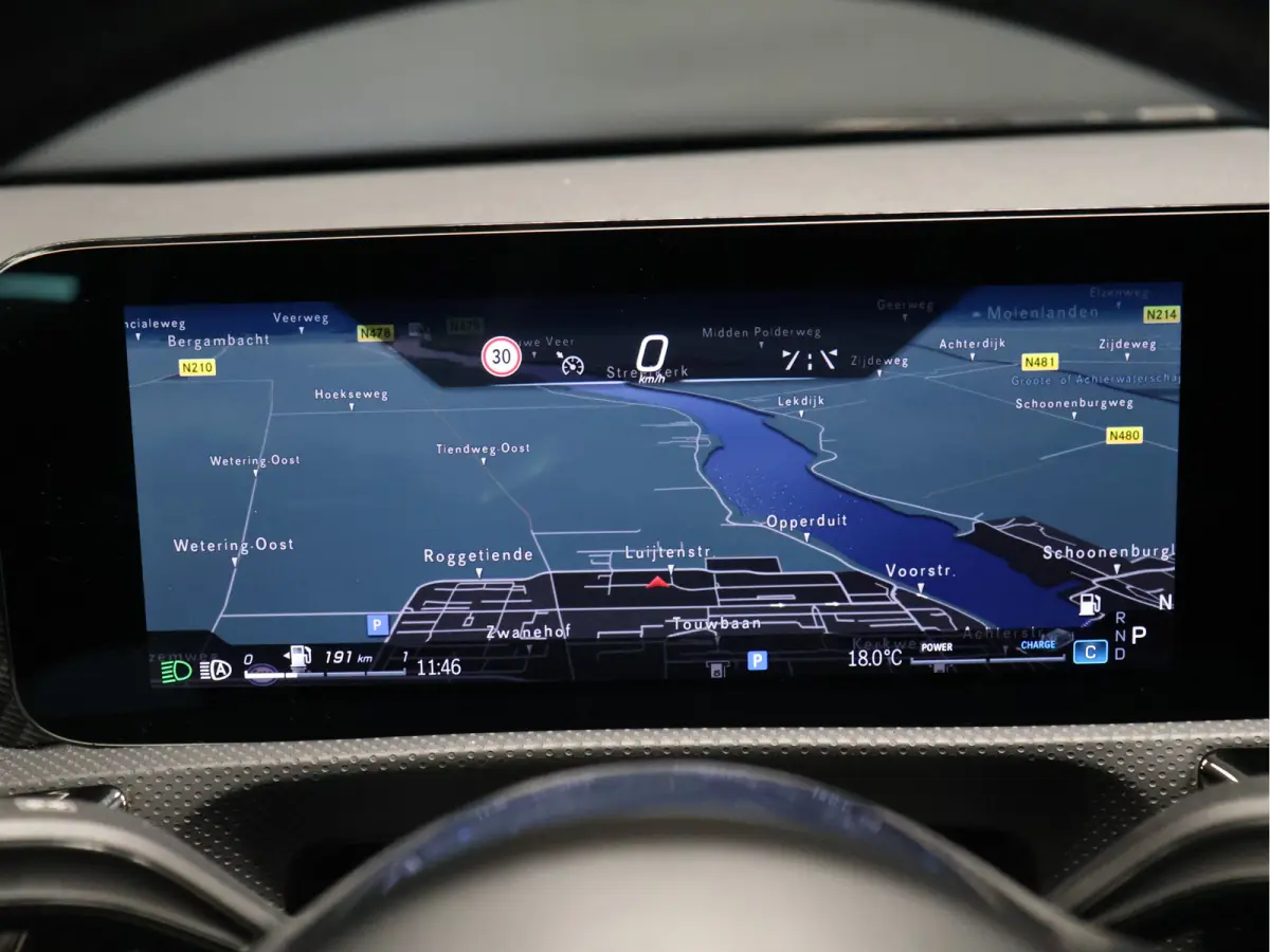 180 Business Line [SCHUIFKANTELDAK, 360 CAMERA, STOELVERWARMING, CRUISE CONTROL, DIGITAL DASH, CLIMATE CONTROL, BLUETOOTH, NAVIGATIE, LED, NIEUWSTAAT]