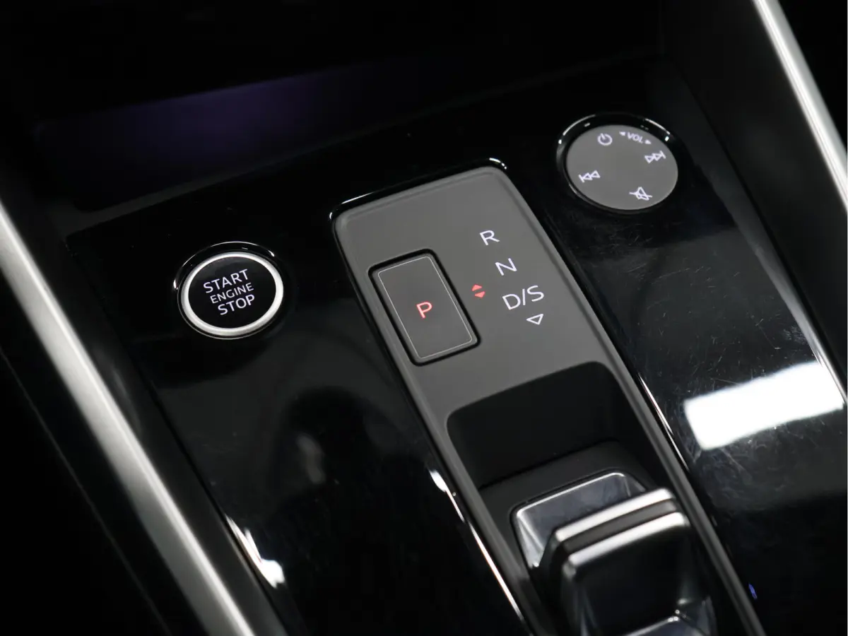 35 TFSI Advanced edition [TREKHAAK AFNEEMBAAR, APPLE CARPLAY, ANDROID, ADAPTIVE CRUISE CONTROL, DIGITAL DASH, PDC V+A, ELEKTRISCHE ACHTERKLEP, NAVIGATIE, BLUETOOTH, LED, NIEUWSTAAT]