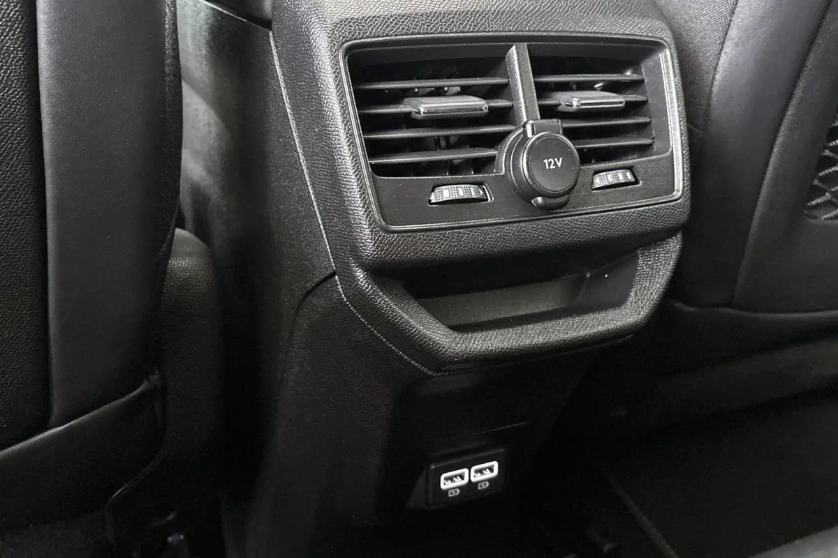 1.6 HYbrid4 300 Blue Lease GT Pano Trekhaak FOCAL Stoelverwarming