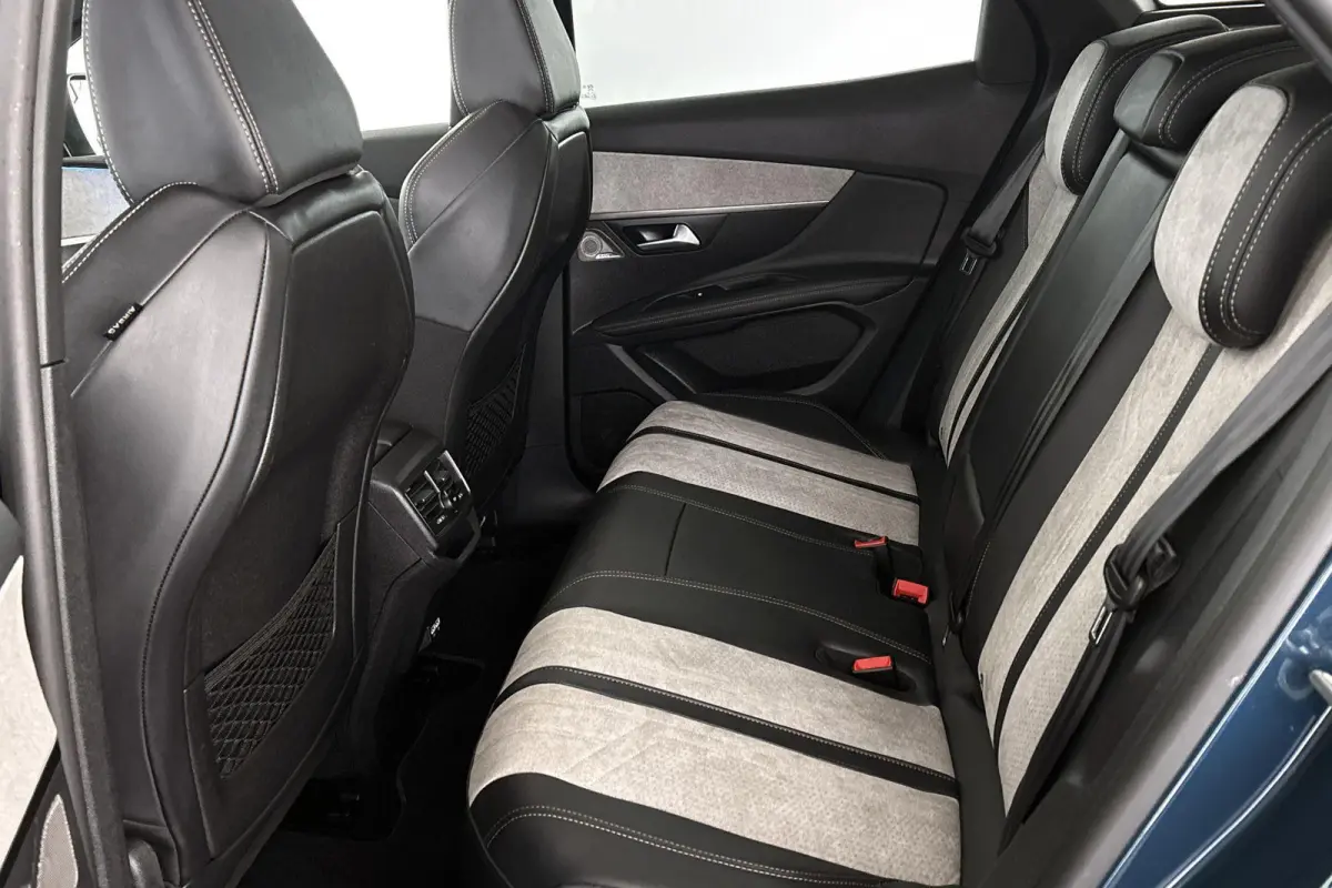 1.6 HYbrid4 300 Blue Lease GT Pano Trekhaak FOCAL Stoelverwarming