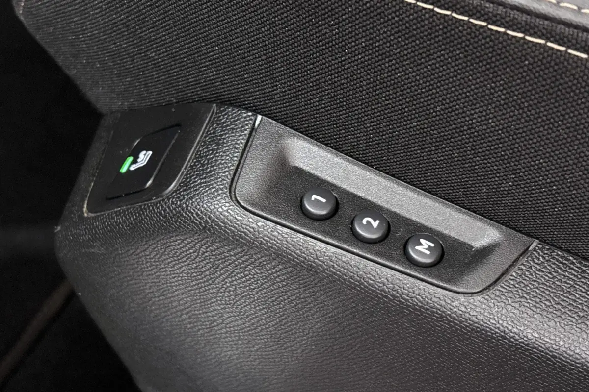 1.6 HYbrid4 300 Blue Lease GT Pano Trekhaak FOCAL Stoelverwarming