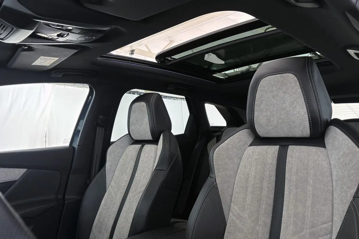 1.6 HYbrid4 300 Blue Lease GT Pano Trekhaak FOCAL Stoelverwarming