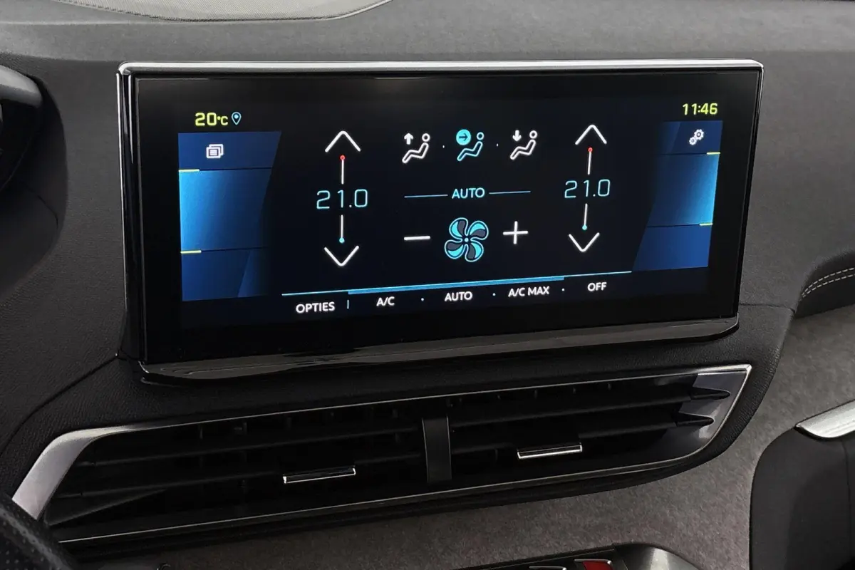 1.6 HYbrid4 300 Blue Lease GT Pano Trekhaak FOCAL Stoelverwarming