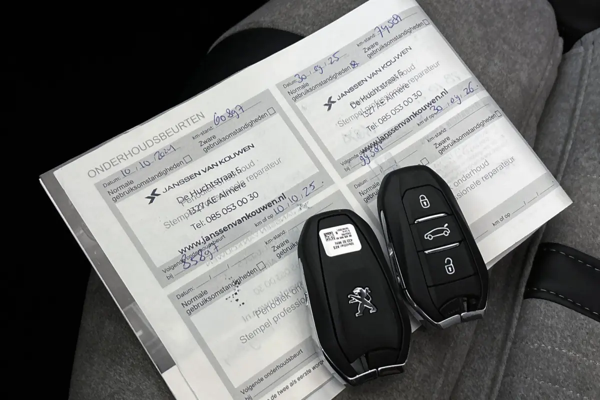 1.6 HYbrid4 300 Blue Lease GT Pano Trekhaak FOCAL Stoelverwarming