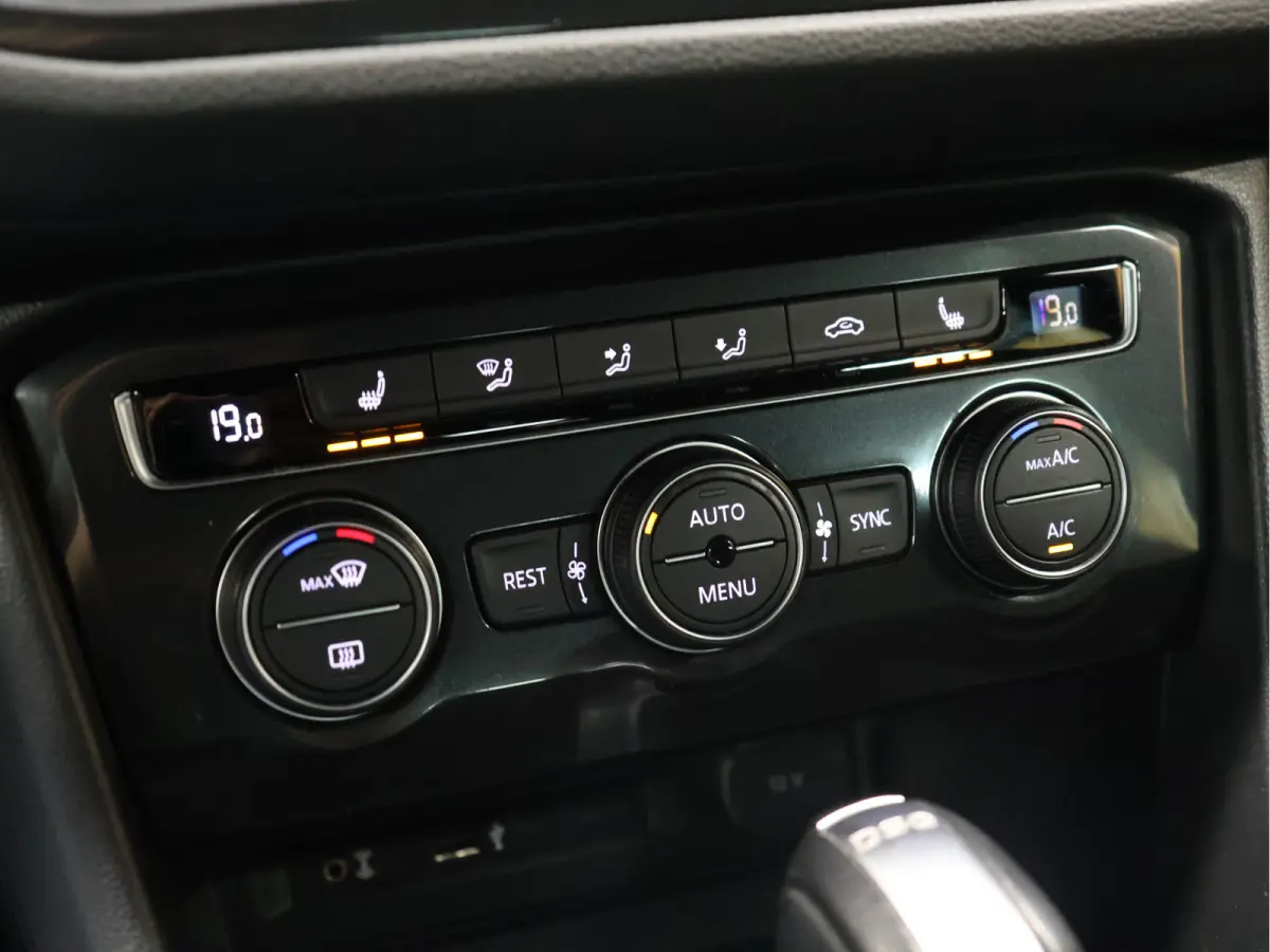 1.4 TSI ACT Comfortline Business R Line [SCHUIFKANTELDAK, APPLE CARPLAY, ANDROID, STOELVERWARMING, ADAPTIVE CRUISE CONTROL, DIGITAL DASH, CAMERA, PDC V+A, ELEKTRISCHE ACHTERKLEP, CLIMATE CON