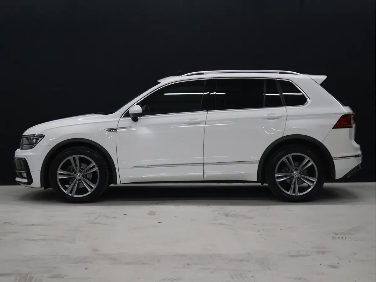 1.4 TSI ACT Comfortline Business R Line [SCHUIFKANTELDAK, APPLE CARPLAY, ANDROID, STOELVERWARMING, ADAPTIVE CRUISE CONTROL, DIGITAL DASH, CAMERA, PDC V+A, ELEKTRISCHE ACHTERKLEP, CLIMATE CON