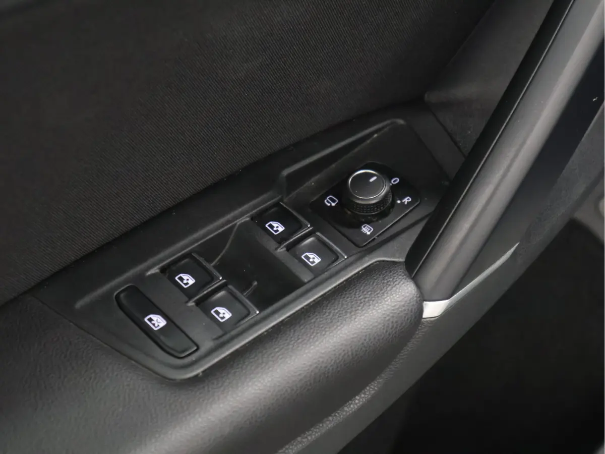 1.4 TSI ACT Comfortline Business R Line [SCHUIFKANTELDAK, APPLE CARPLAY, ANDROID, STOELVERWARMING, ADAPTIVE CRUISE CONTROL, DIGITAL DASH, CAMERA, PDC V+A, ELEKTRISCHE ACHTERKLEP, CLIMATE CON