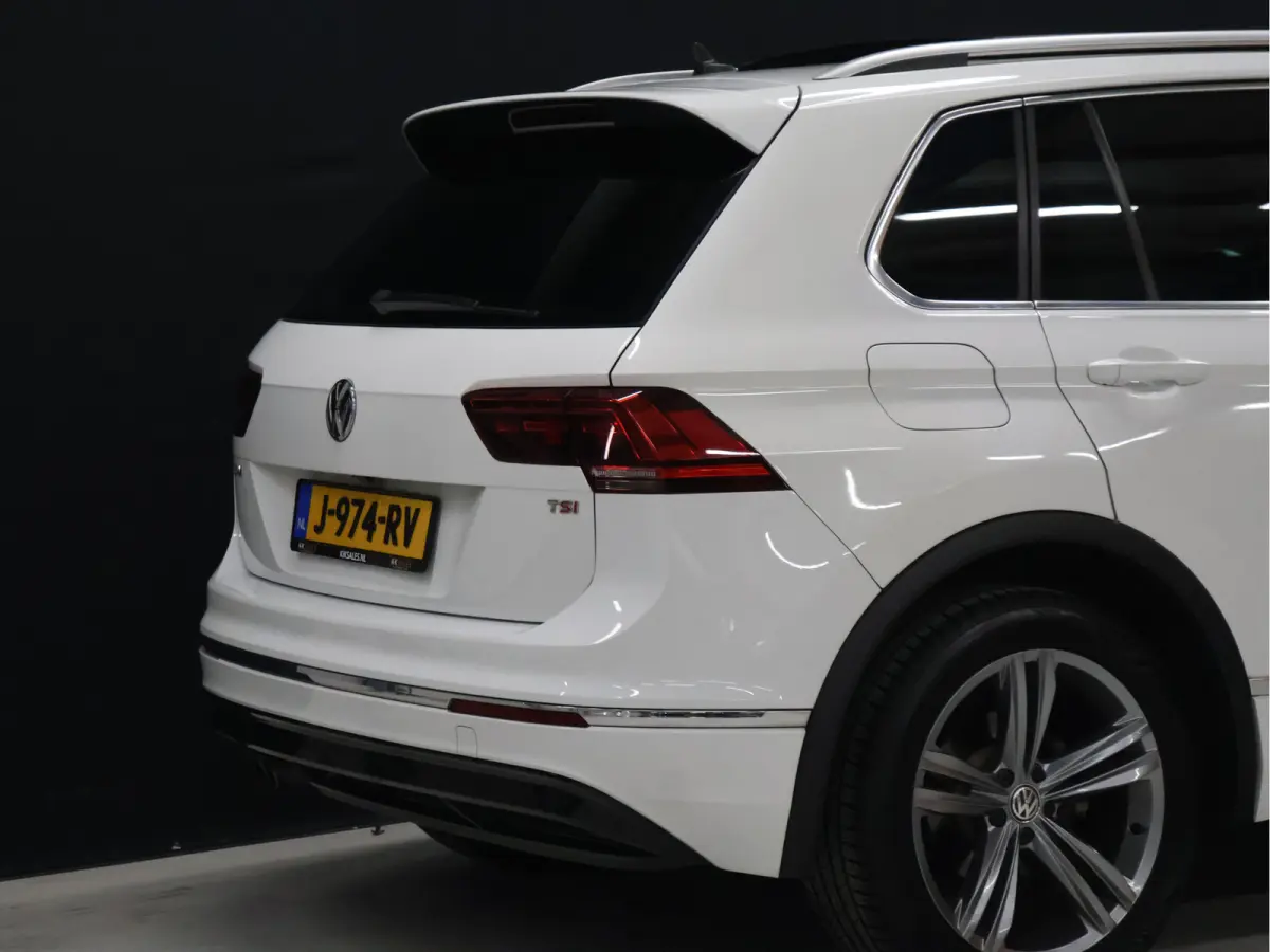 1.4 TSI ACT Comfortline Business R Line [SCHUIFKANTELDAK, APPLE CARPLAY, ANDROID, STOELVERWARMING, ADAPTIVE CRUISE CONTROL, DIGITAL DASH, CAMERA, PDC V+A, ELEKTRISCHE ACHTERKLEP, CLIMATE CON