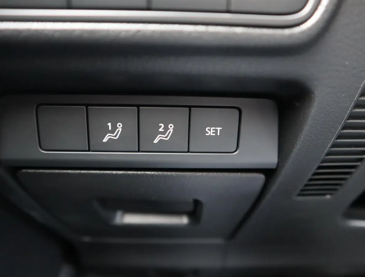 e-SkyActiv 145 First Edition 36 kWh | SOH 94% | Voorstoelen verwarmd | HUD | Camera | Memory Seats