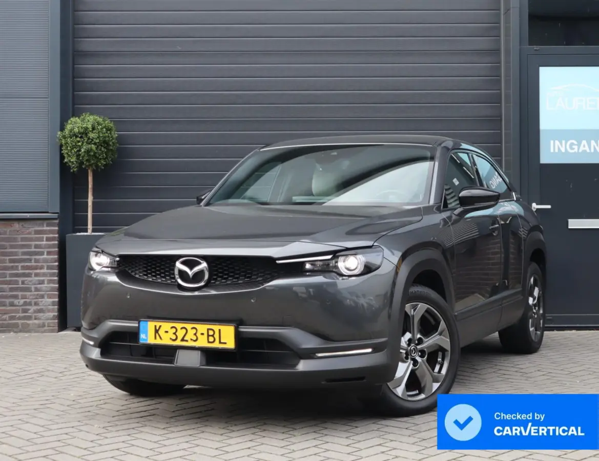 e-SkyActiv 145 First Edition 36 kWh | SOH 94% | Voorstoelen verwarmd | HUD | Camera | Memory Seats