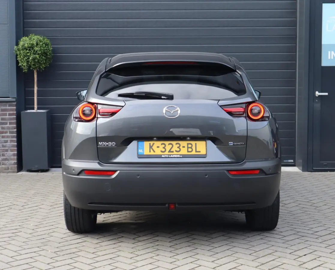 e-SkyActiv 145 First Edition 36 kWh | SOH 94% | Voorstoelen verwarmd | HUD | Camera | Memory Seats