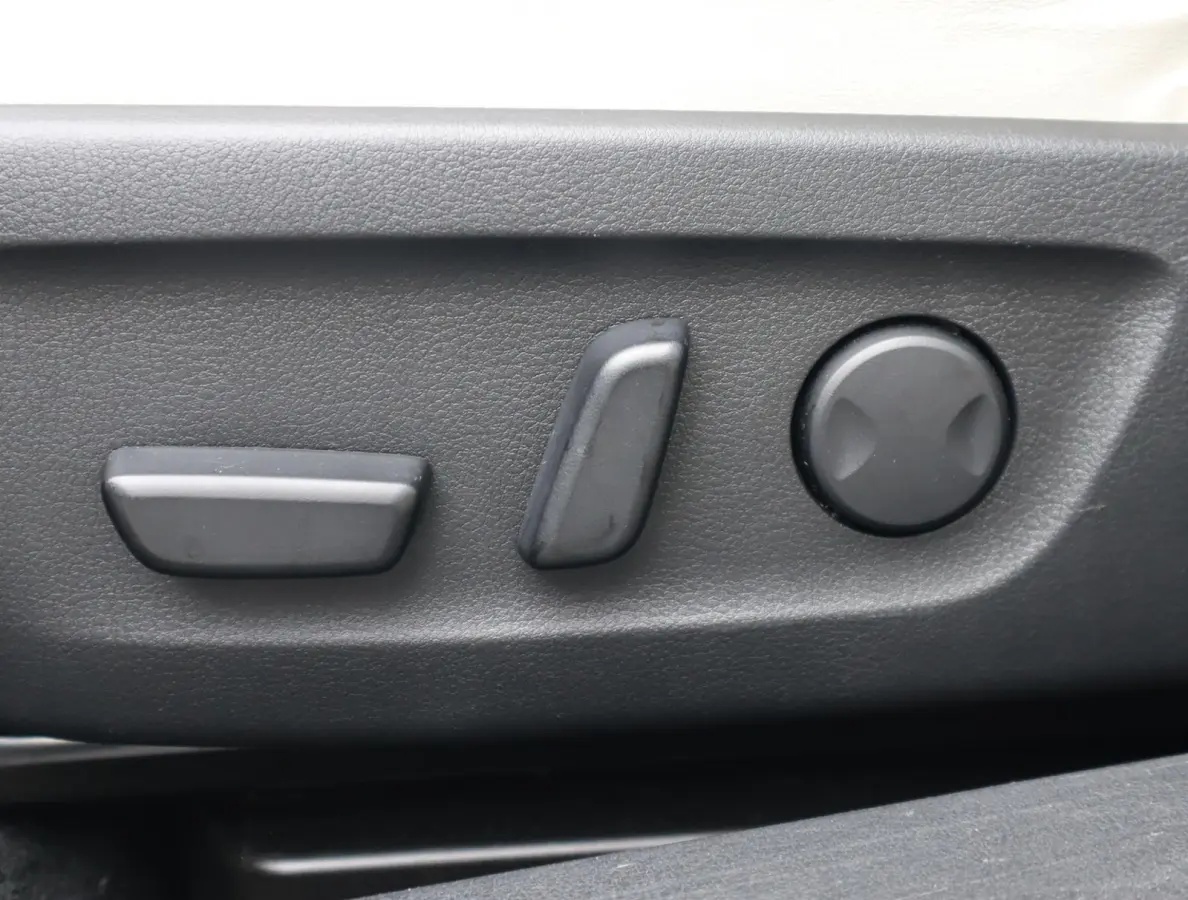 e-SkyActiv 145 First Edition 36 kWh | SOH 94% | Voorstoelen verwarmd | HUD | Camera | Memory Seats