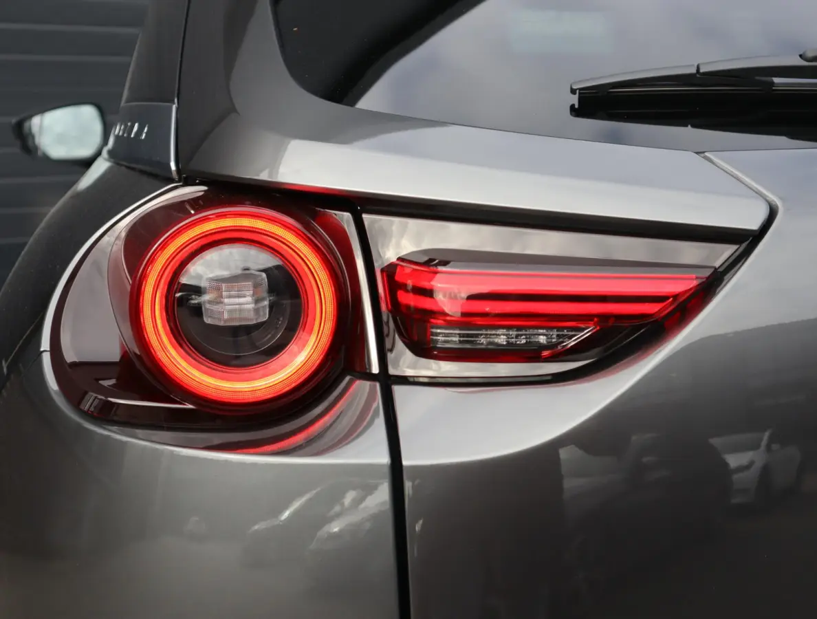 e-SkyActiv 145 First Edition 36 kWh | SOH 94% | Voorstoelen verwarmd | HUD | Camera | Memory Seats