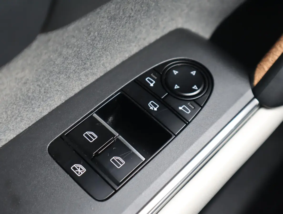 e-SkyActiv 145 First Edition 36 kWh | SOH 94% | Voorstoelen verwarmd | HUD | Camera | Memory Seats