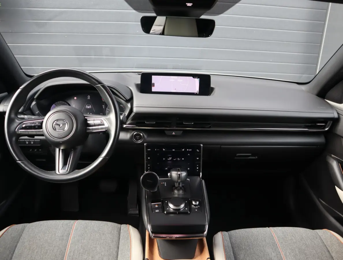 e-SkyActiv 145 First Edition 36 kWh | SOH 94% | Voorstoelen verwarmd | HUD | Camera | Memory Seats