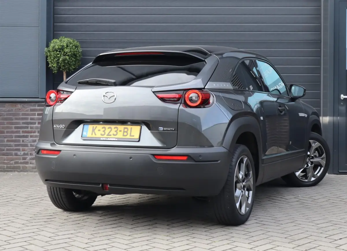 e-SkyActiv 145 First Edition 36 kWh | SOH 94% | Voorstoelen verwarmd | HUD | Camera | Memory Seats