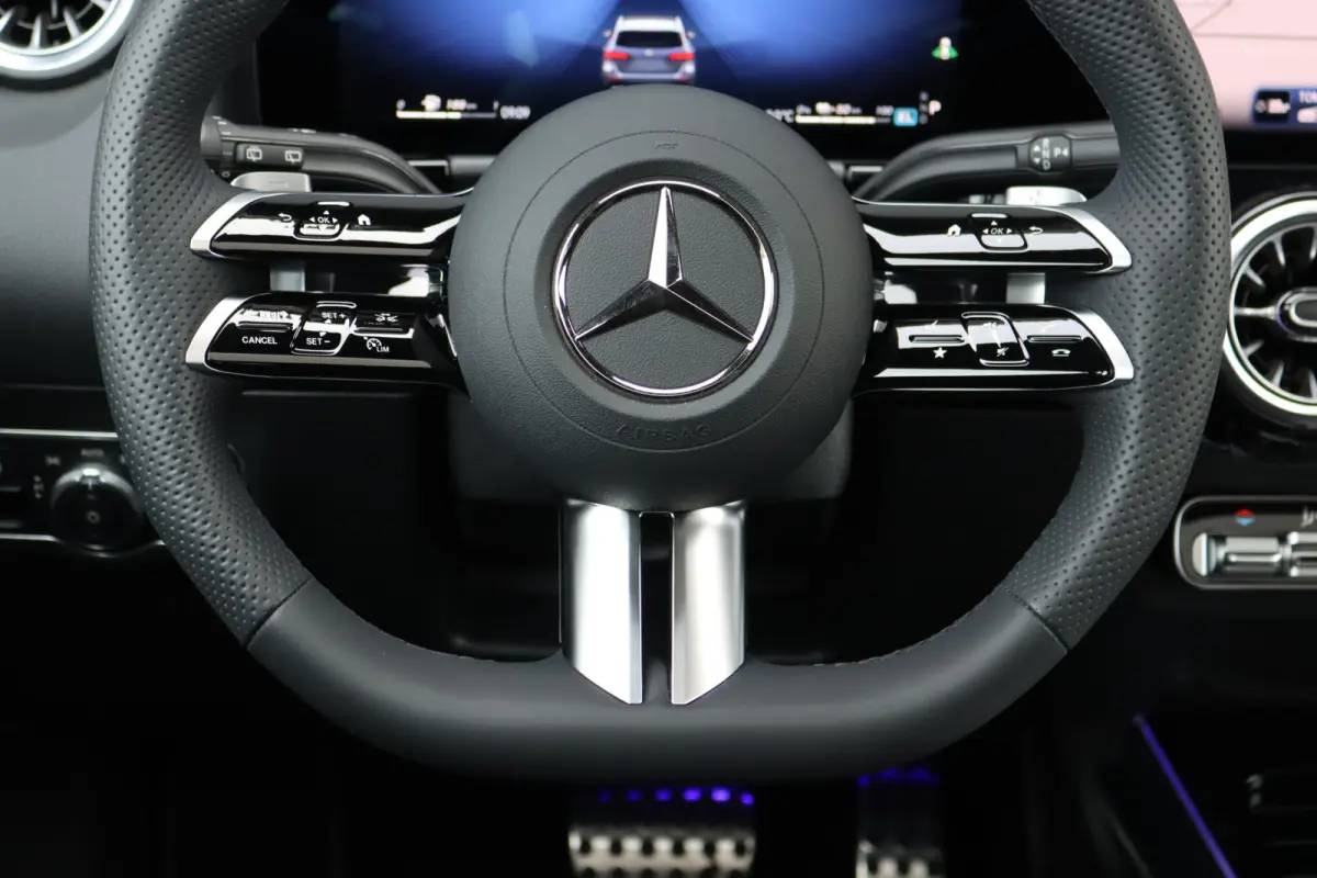 250 e AMG Line | Panoramadak | Memory | Distronic | AMG Exclusief-pakket | Trekhaak | Surround Camera | Leder | Dodehoekassistent | Mutlibeam LED |