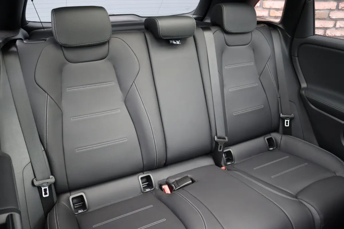 250 e AMG Line | Panoramadak | Memory | Distronic | AMG Exclusief-pakket | Trekhaak | Surround Camera | Leder | Dodehoekassistent | Mutlibeam LED |