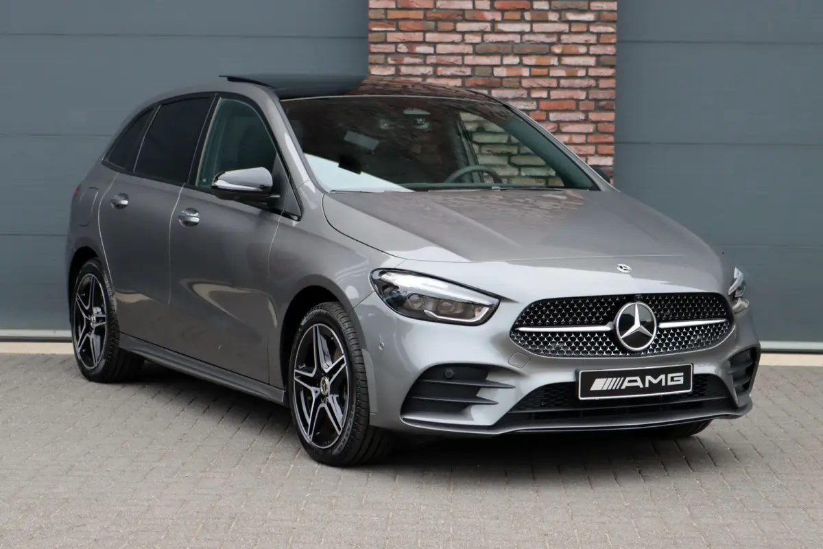 250 e AMG Line | Panoramadak | Memory | Distronic | AMG Exclusief-pakket | Trekhaak | Surround Camera | Leder | Dodehoekassistent | Mutlibeam LED |