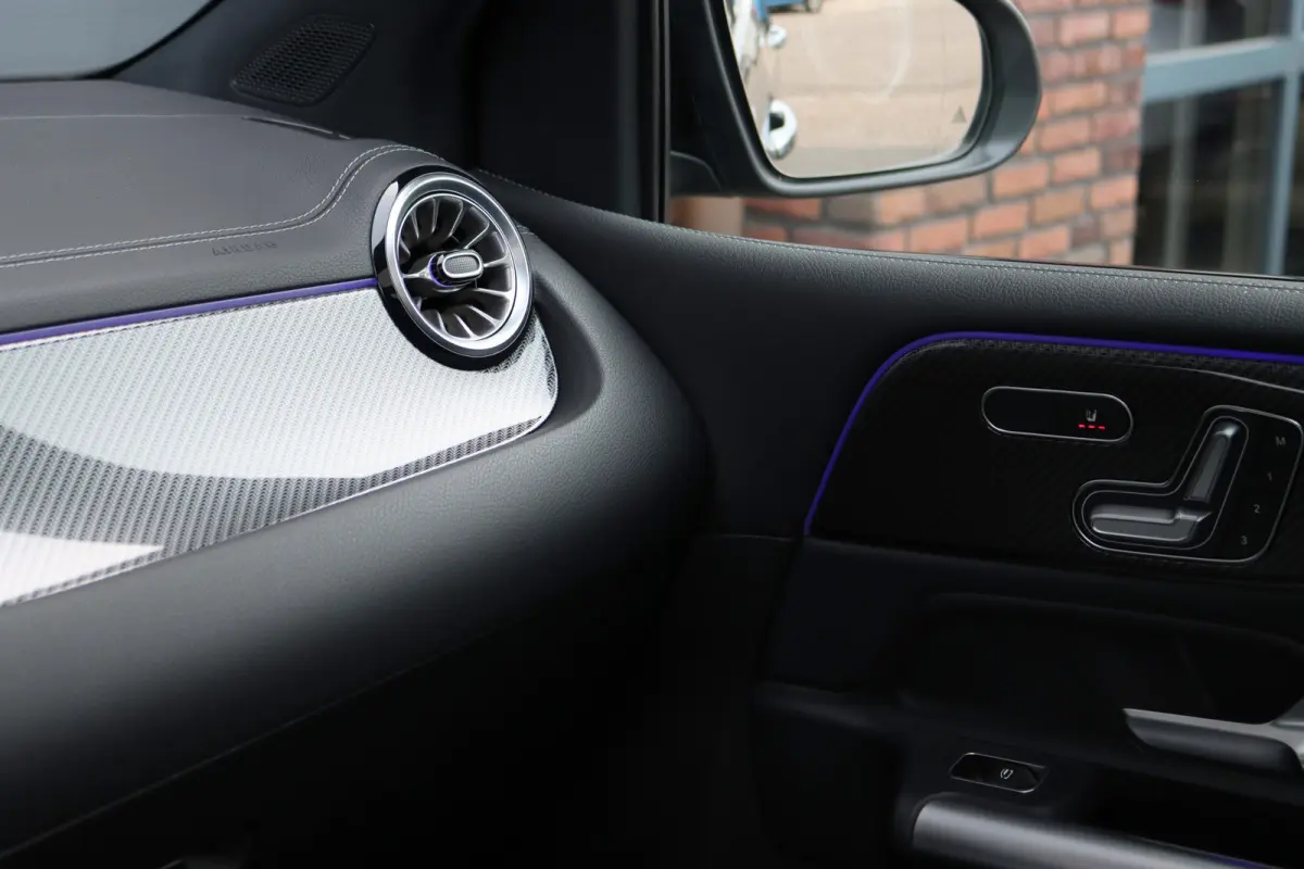 250 e AMG Line | Panoramadak | Memory | Distronic | AMG Exclusief-pakket | Trekhaak | Surround Camera | Leder | Dodehoekassistent | Mutlibeam LED |