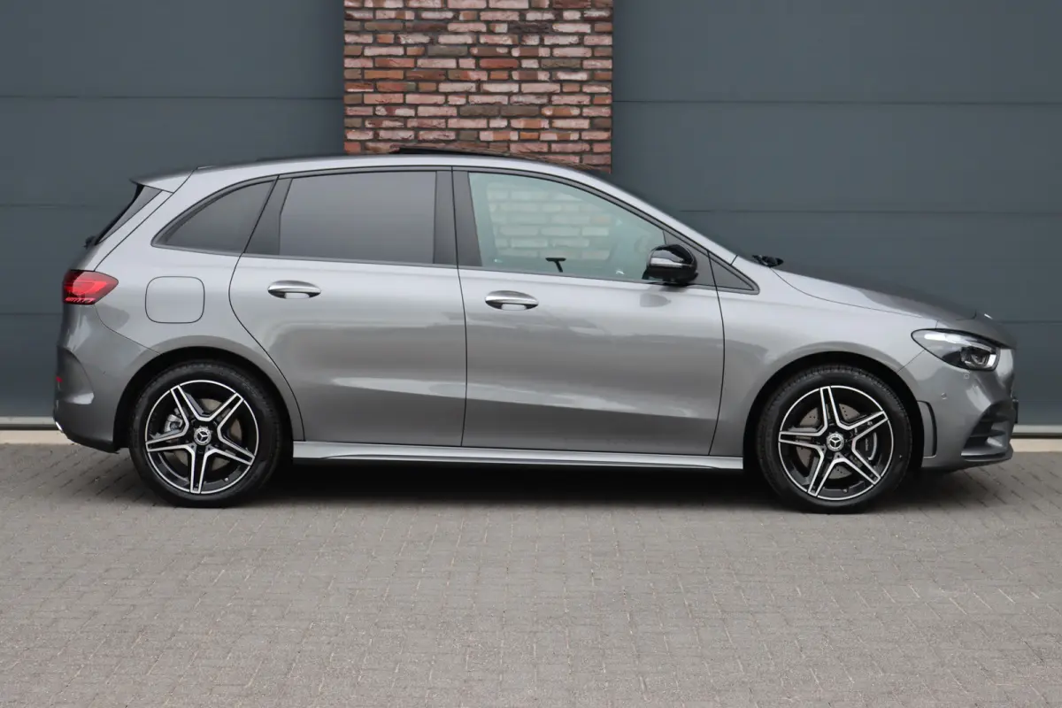 250 e AMG Line | Panoramadak | Memory | Distronic | AMG Exclusief-pakket | Trekhaak | Surround Camera | Leder | Dodehoekassistent | Mutlibeam LED |