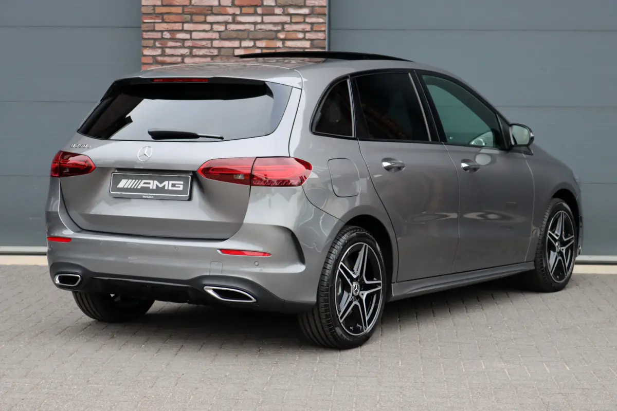 250 e AMG Line | Panoramadak | Memory | Distronic | AMG Exclusief-pakket | Trekhaak | Surround Camera | Leder | Dodehoekassistent | Mutlibeam LED |