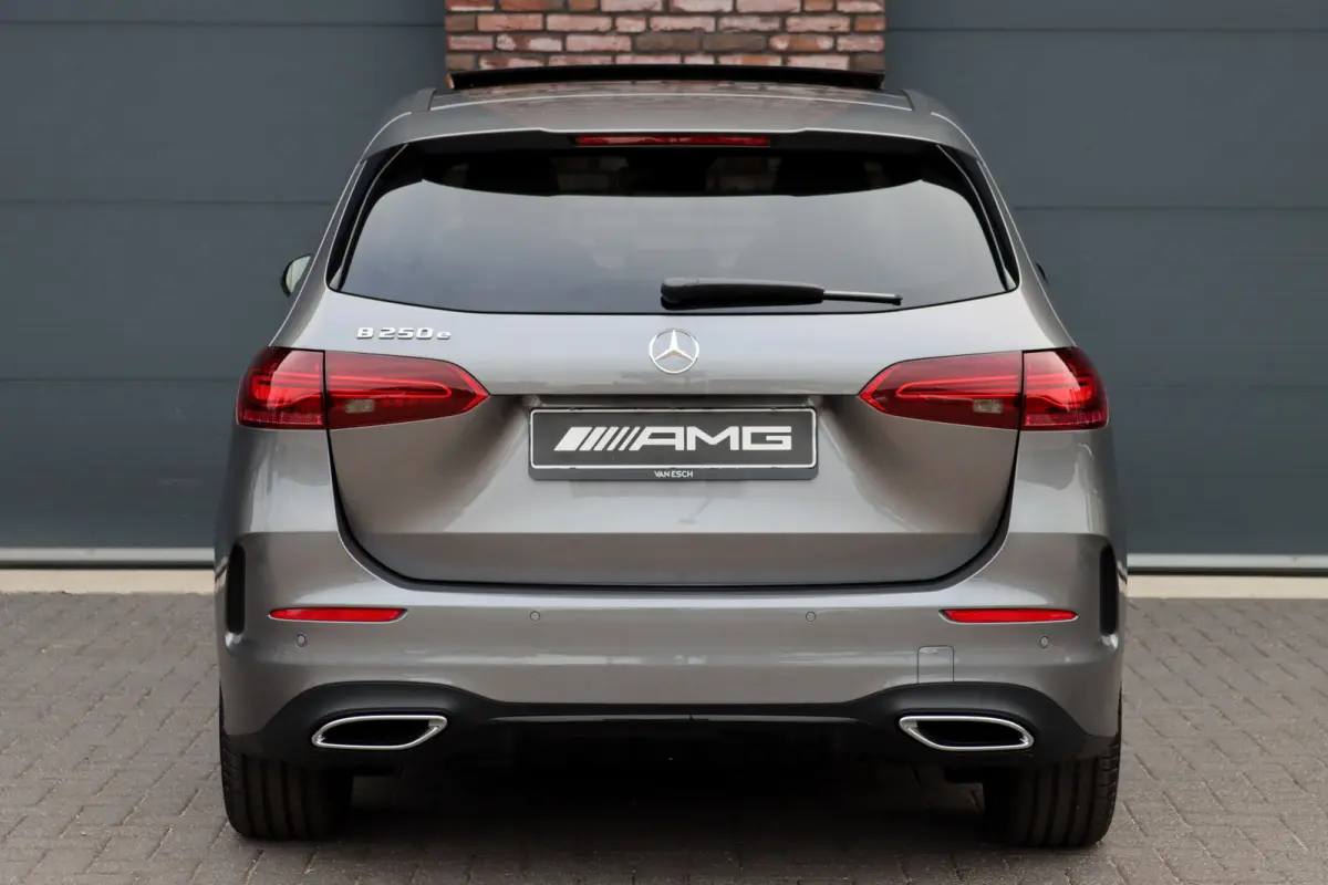 250 e AMG Line | Panoramadak | Memory | Distronic | AMG Exclusief-pakket | Trekhaak | Surround Camera | Leder | Dodehoekassistent | Mutlibeam LED |