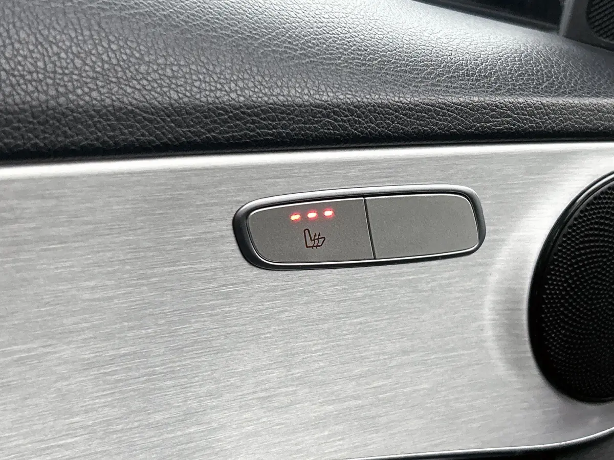 180 Advantage Pack | Automaat | Panoramadak | 360 Camera | Stoelverwarming |