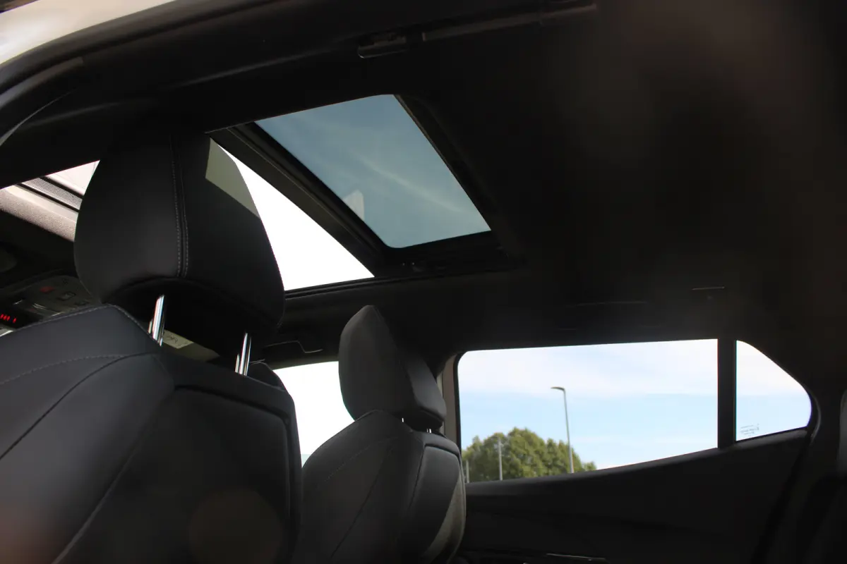 EV GT Pack 50 kWh | Fase 3 laden | SOH 97,50% | Panorama/schuifdak | Lederen bekleding | Stoelverwarming | NL auto |