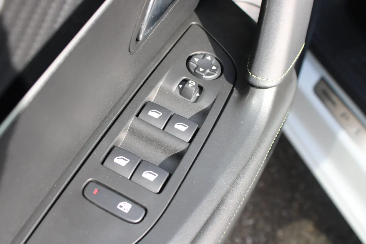 EV GT Pack 50 kWh | Fase 3 laden | SOH 97,50% | Panorama/schuifdak | Lederen bekleding | Stoelverwarming | NL auto |