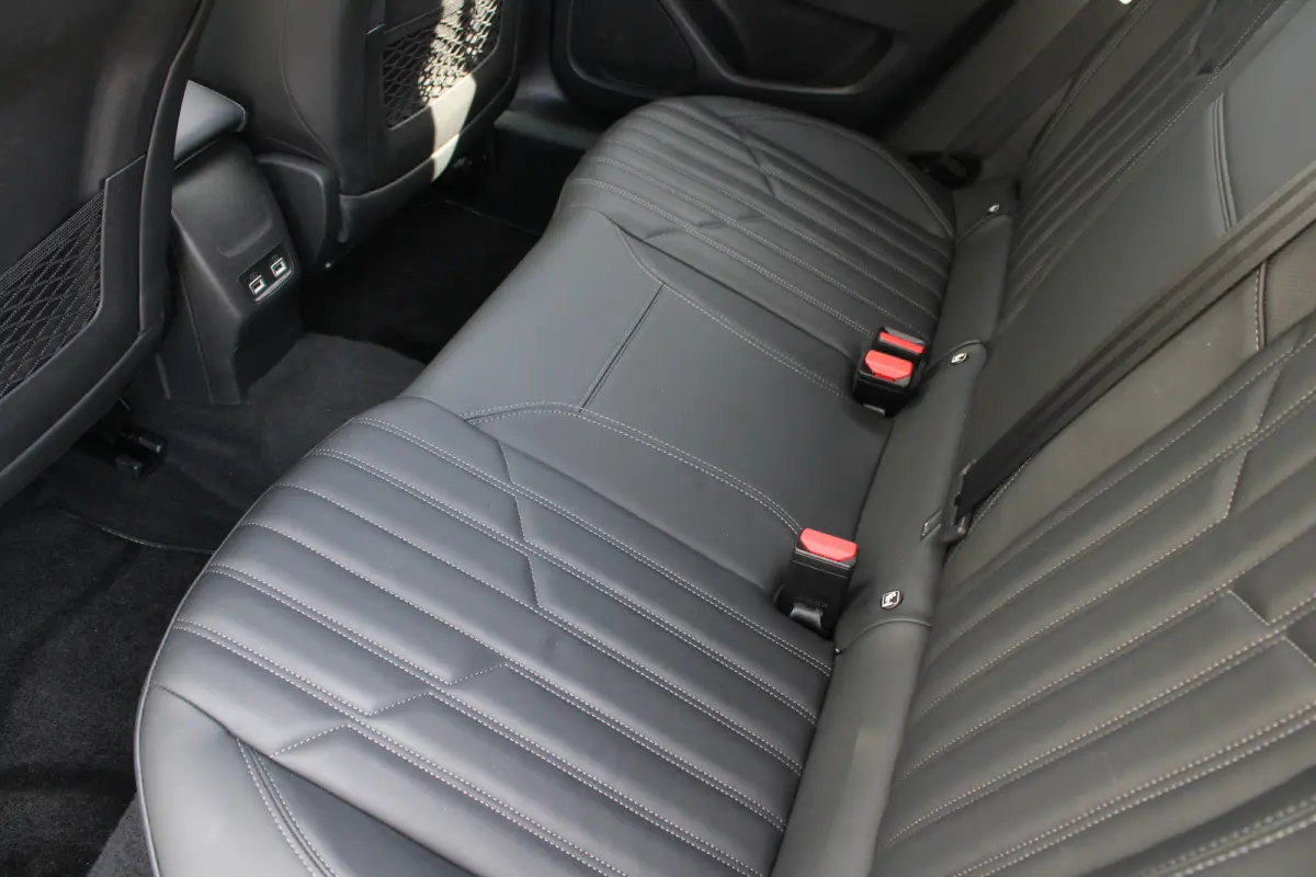 EV GT Pack 50 kWh | Fase 3 laden | SOH 97,50% | Panorama/schuifdak | Lederen bekleding | Stoelverwarming | NL auto |
