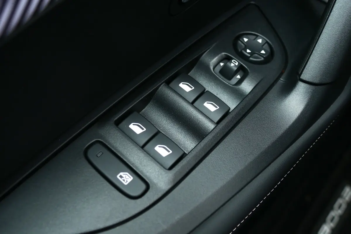 1.2 HYRBRID 145PK ALLURE AUTOMAAT / CAMERA V+A / KEYLESS / FULL-LED / 8 JAAR GARANTIE / NAVI / CLIMA / PDC / BLUETOOTH / CRUISECONTROL / 1E EIGENAAR / SCHITTERENDE STAAT !!