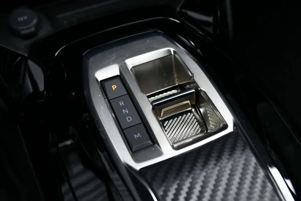 1.2 HYRBRID 145PK ALLURE AUTOMAAT / CAMERA V+A / KEYLESS / FULL-LED / 8 JAAR GARANTIE / NAVI / CLIMA / PDC / BLUETOOTH / CRUISECONTROL / 1E EIGENAAR / SCHITTERENDE STAAT !!