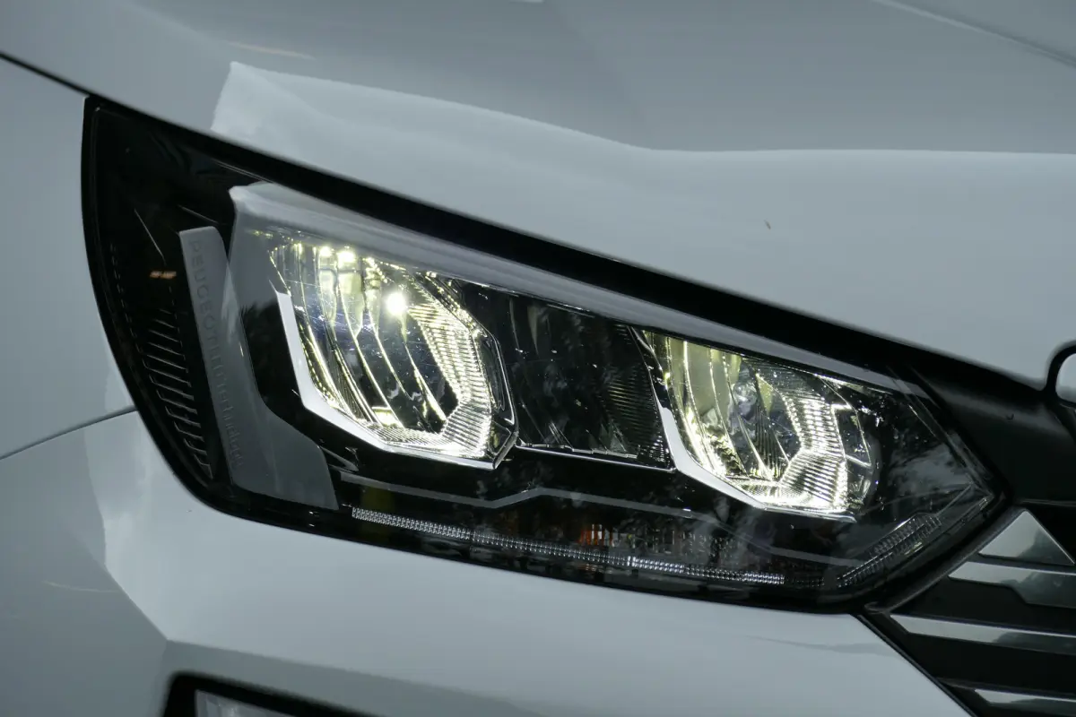 1.2 HYRBRID 145PK ALLURE AUTOMAAT / CAMERA V+A / KEYLESS / FULL-LED / 8 JAAR GARANTIE / NAVI / CLIMA / PDC / BLUETOOTH / CRUISECONTROL / 1E EIGENAAR / SCHITTERENDE STAAT !!