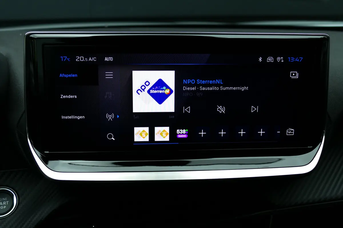 1.2 HYRBRID 145PK ALLURE AUTOMAAT / CAMERA V+A / KEYLESS / FULL-LED / 8 JAAR GARANTIE / NAVI / CLIMA / PDC / BLUETOOTH / CRUISECONTROL / 1E EIGENAAR / SCHITTERENDE STAAT !!
