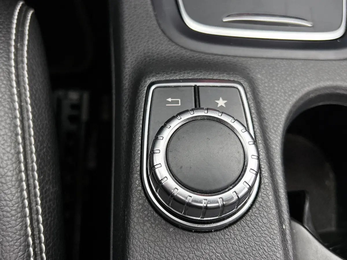 180 | Automaat | Panoramadak | Cruise Control | Lichtmetalen Velgen |