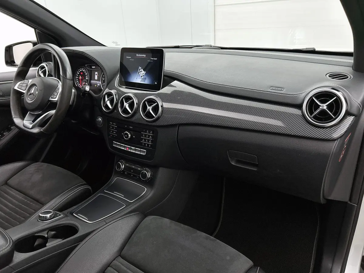 180 | Automaat | Panoramadak | Cruise Control | Lichtmetalen Velgen |