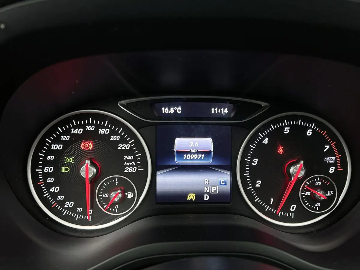 180 | Automaat | Panoramadak | Cruise Control | Lichtmetalen Velgen |