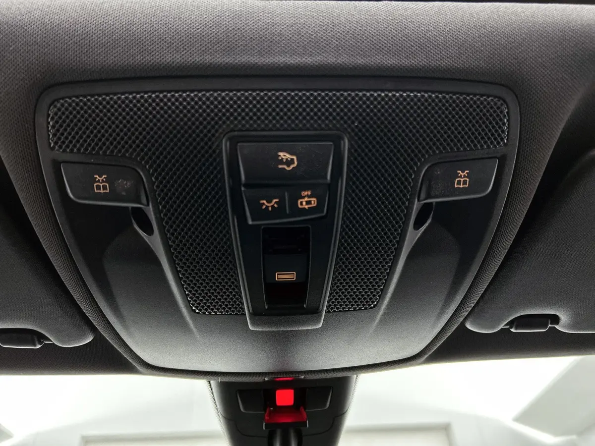 180 | Automaat | Panoramadak | Cruise Control | Lichtmetalen Velgen |