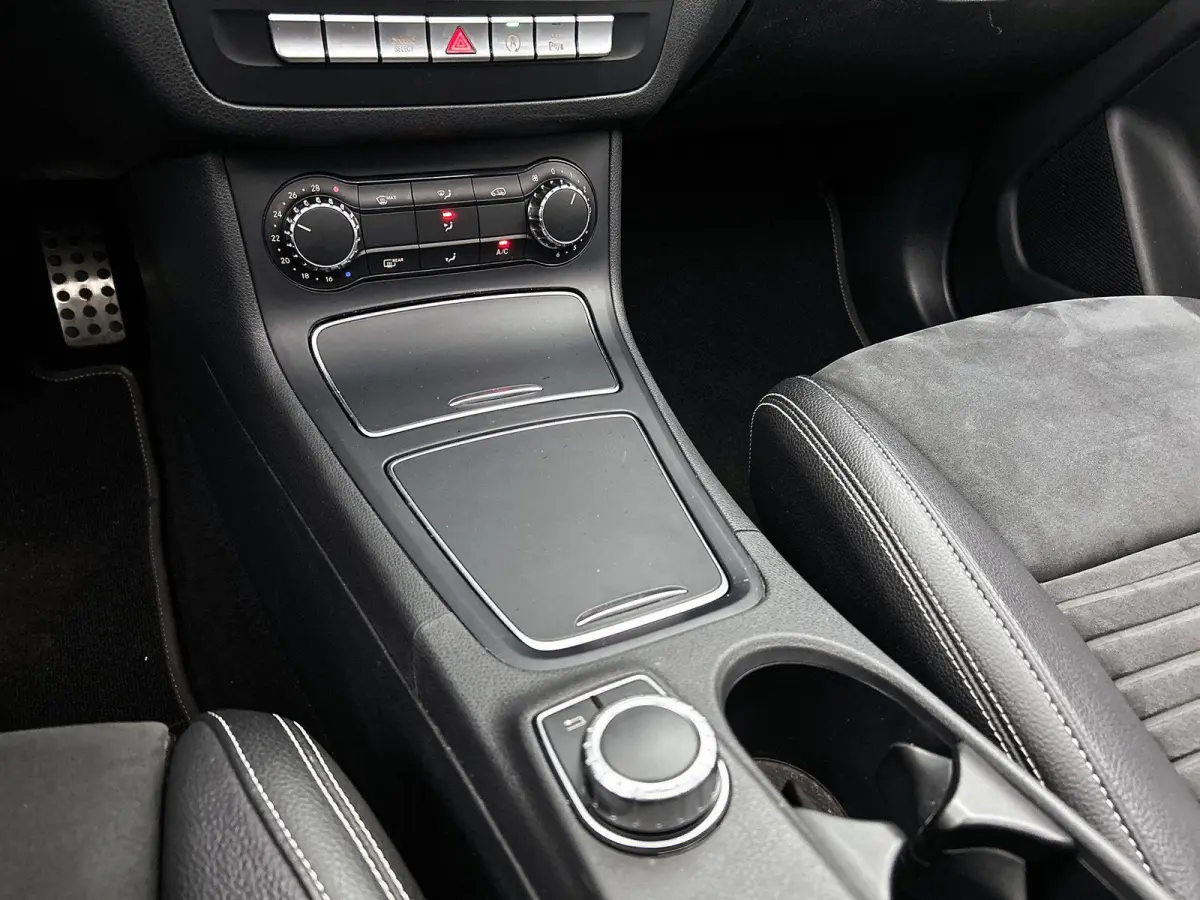180 | Automaat | Panoramadak | Cruise Control | Lichtmetalen Velgen |