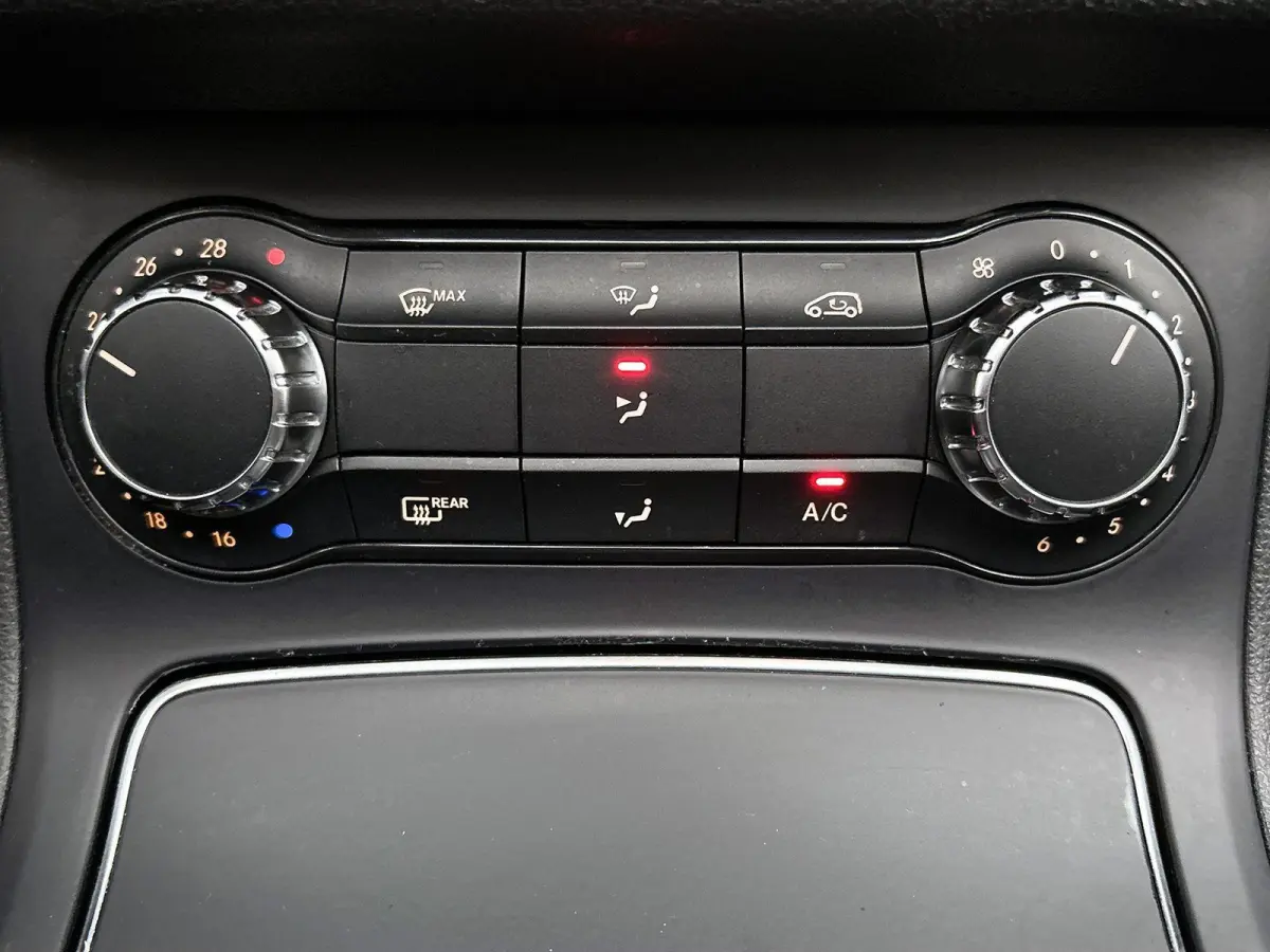 180 | Automaat | Panoramadak | Cruise Control | Lichtmetalen Velgen |