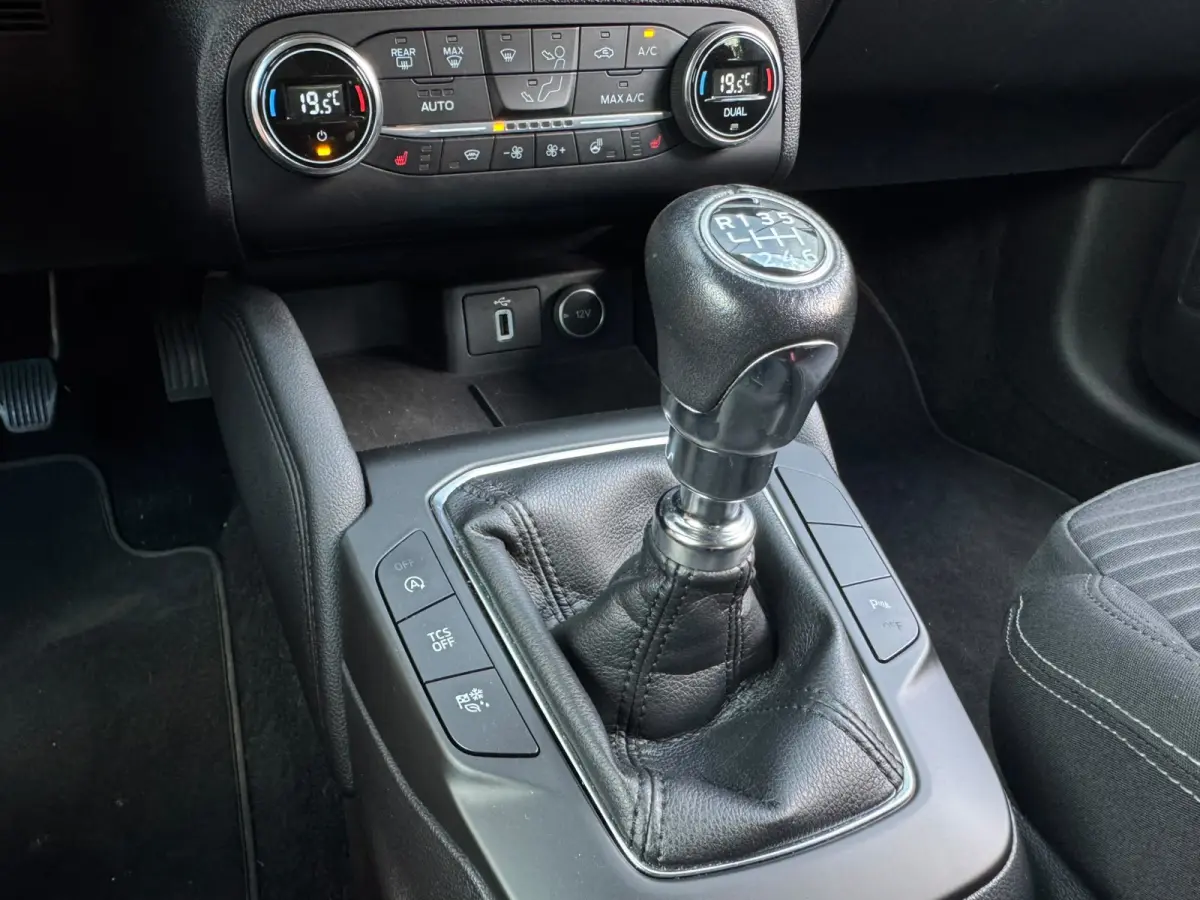 1.5 EcoBoost Titanium Business / NAP !! / 2de EIGENAAR / DEALER ONDERHOUDEN / AFN. TREKHAAK / WINTER + DESIGN PAKKET !