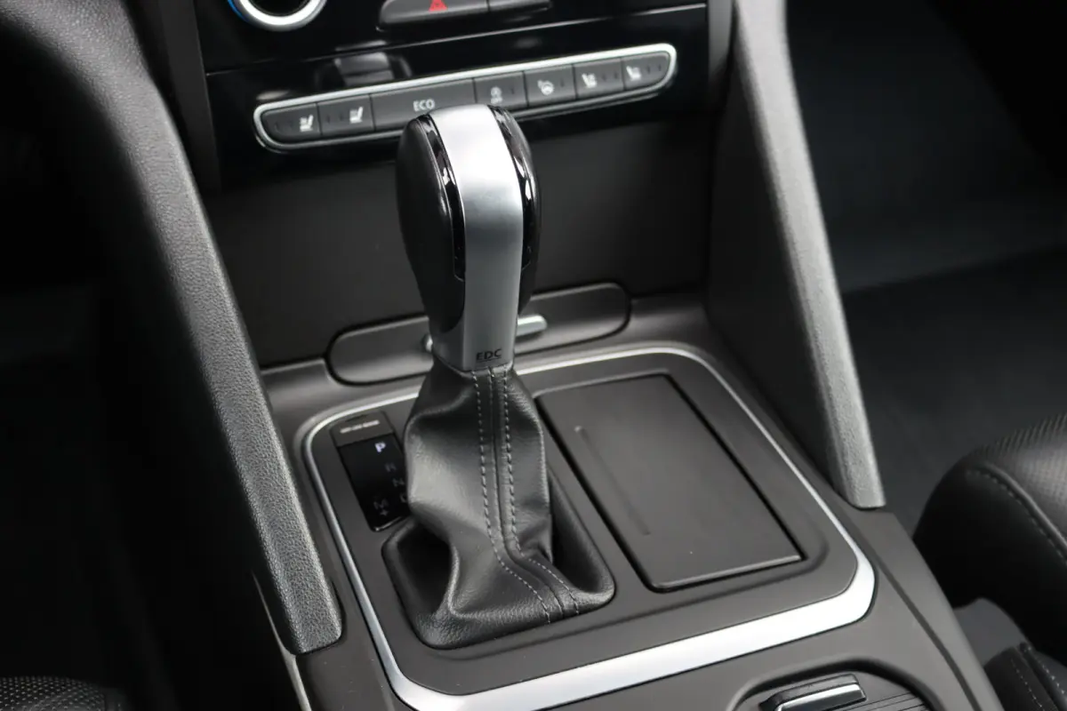 1.6 TCe 4CONTROL Initiale Paris | Adaptive Cruise Control | Massage | Head-up | Leder | Stoelverwarming | Dodehoekassistent | Stoelventilatie |