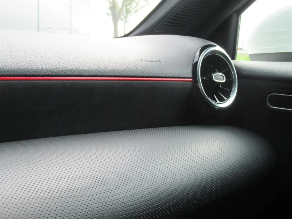 180 Business Solution AMG | Virtual cockpit | Apple Carplay/Android | Camera | Donker glas